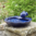 Fuente solar de cerámica azul con pez